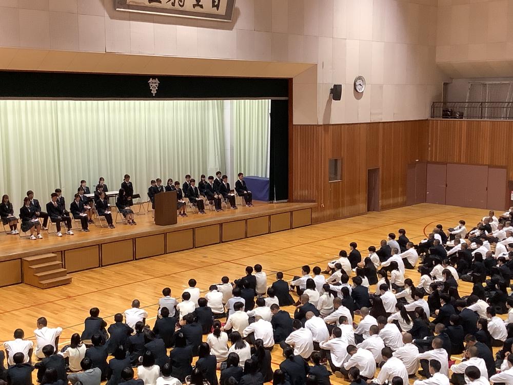 生徒会役員立会演説会を行いました