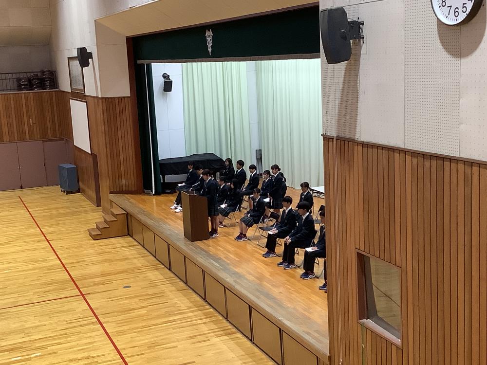 生徒会役員立会演説会を行いました