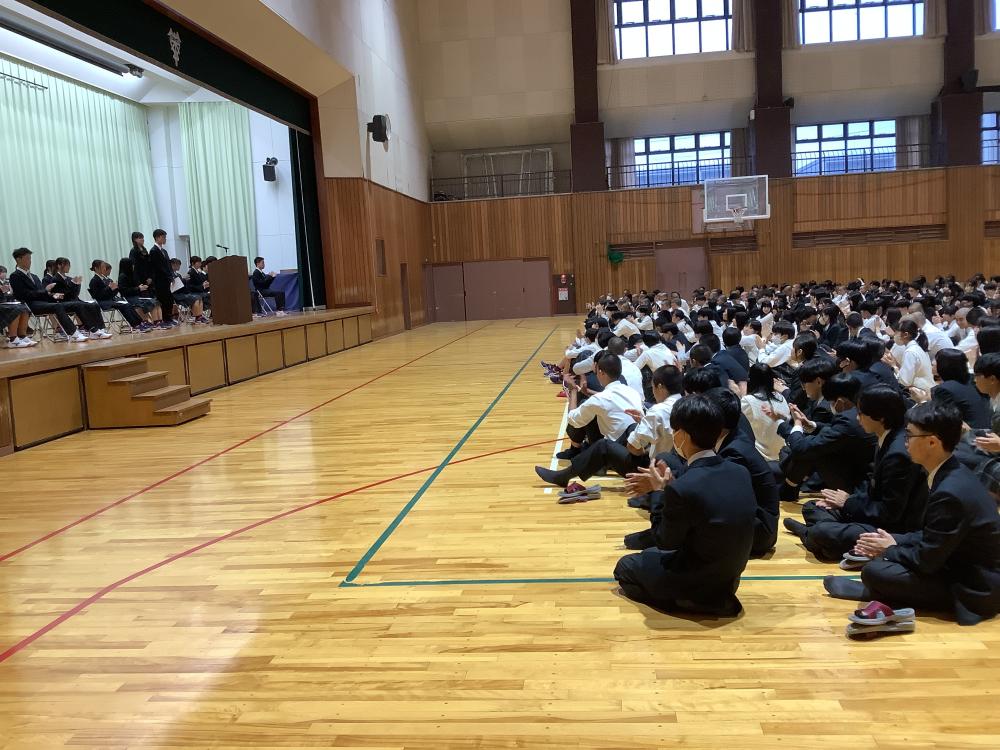 生徒会役員立会演説会を行いました